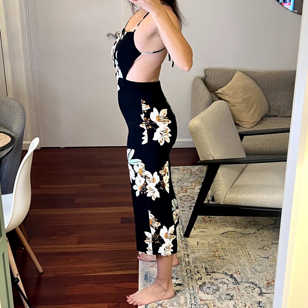 Kimchi Blue Floral Backless Apron Jumpsuit size 2 Black White Green - Picture 2 of 7